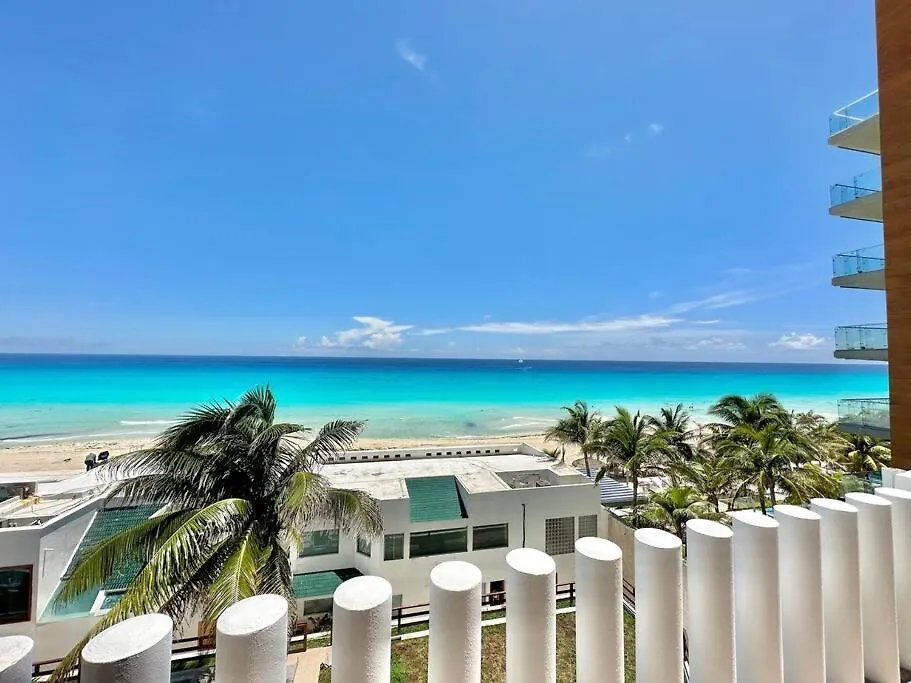Deluxe Beachfront 4B Villa Cancun