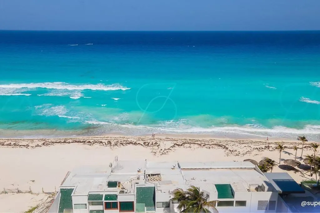 Deluxe Beachfront 4B Villa Cancun