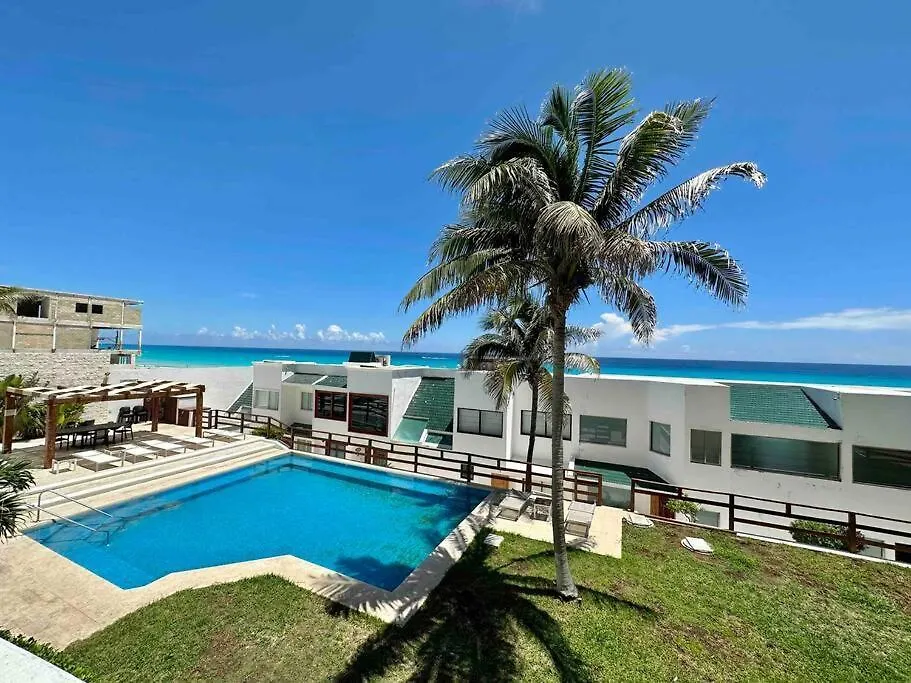 Deluxe Beachfront 4B Villa Cancun 0*,