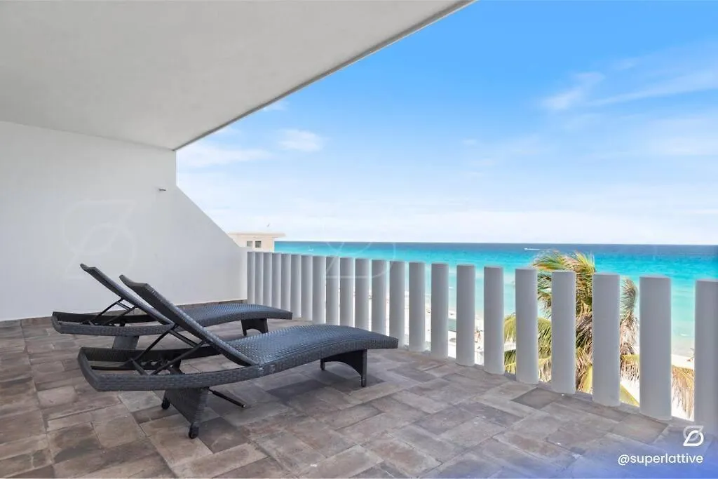 Deluxe Beachfront 4B Villa Cancun Apartment