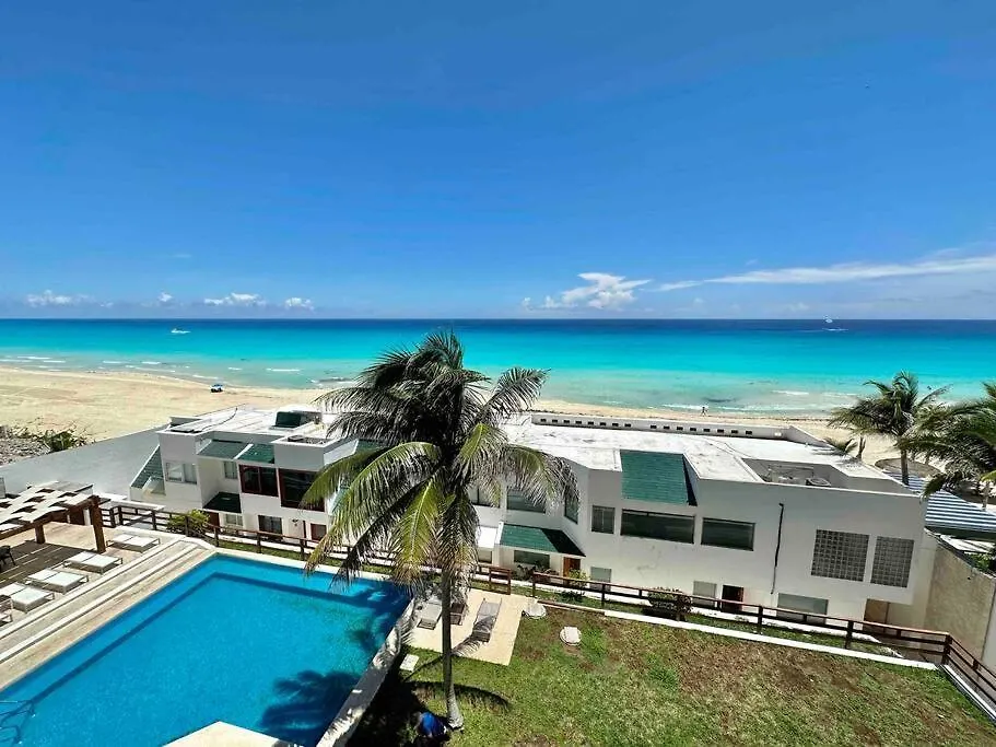 Deluxe Beachfront 4B Villa Cancun
